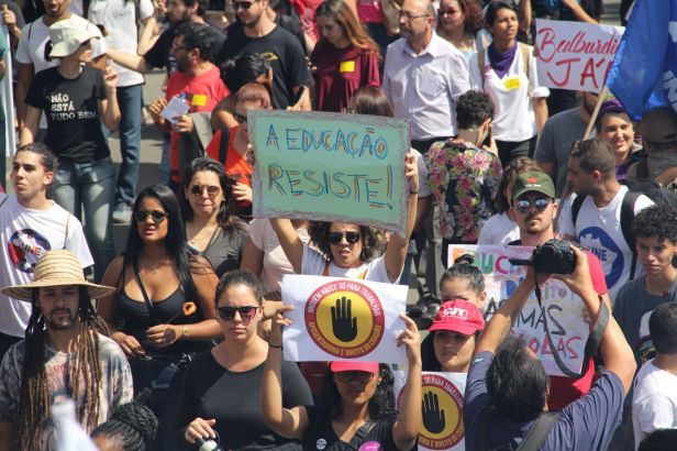 5bb4c19eb2061f195edbd7b2b7aafd9e